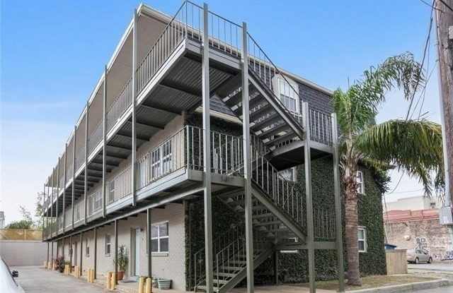 1417 ANNUNCIATION Street