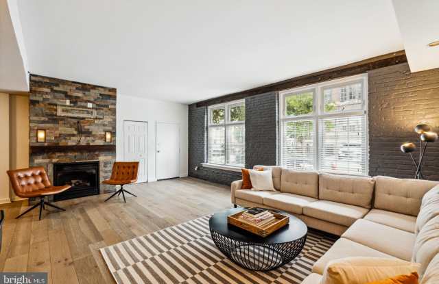 1246 E MONTGOMERY AVENUE