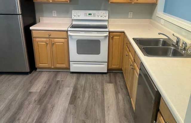 Room in 3 Bedroom Home at Dunford St