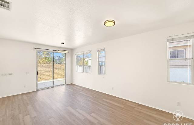 Beautiful 3B/2.5BA Home in Mira Mesa for Rent!