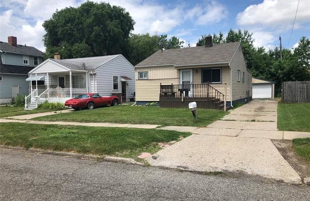 33 E FAIRMOUNT Avenue - 33 East Fairmount Avenue, Pontiac, MI 48340