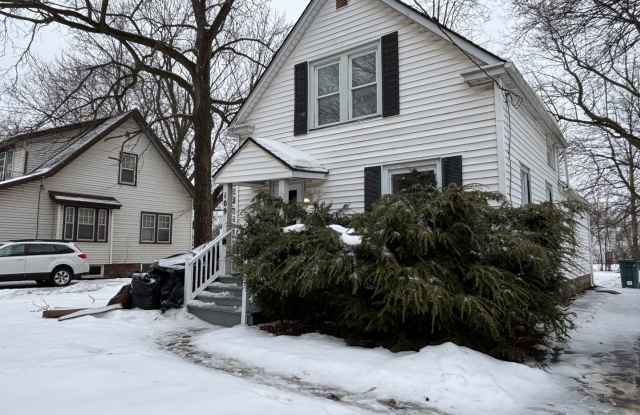 3 Bedroom 1 Bath, Single Family Home, Lyell - Otis Neighborhood!