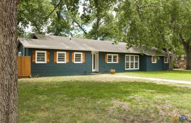 Photo of 621 E Hackberry Street