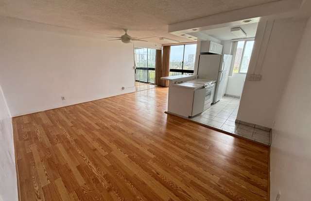 Photo of 8th Floor Golf Course View 2 Bed 2 Bath 1 Parking in Fairway House! Water, Sewer included!