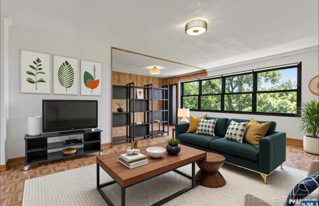 2352 Linwood Avenue #4D