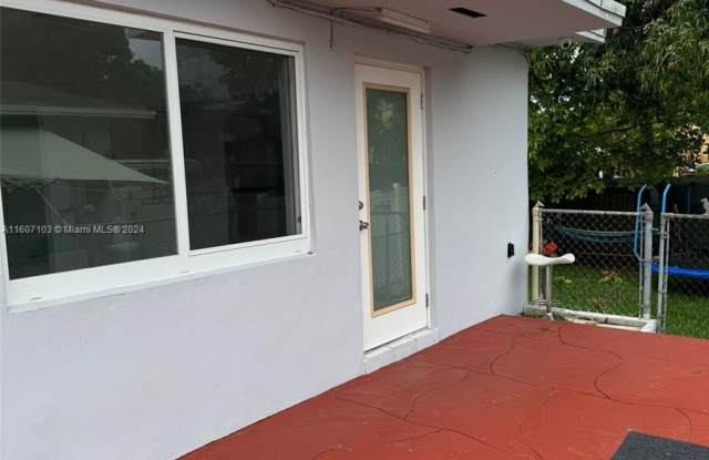 5273 NW 5th St