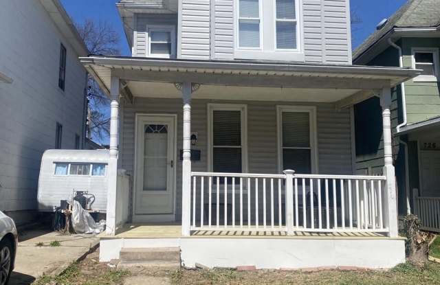 724 E 35TH Street