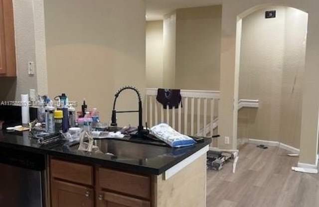 3181 Laurel Ridge Cir