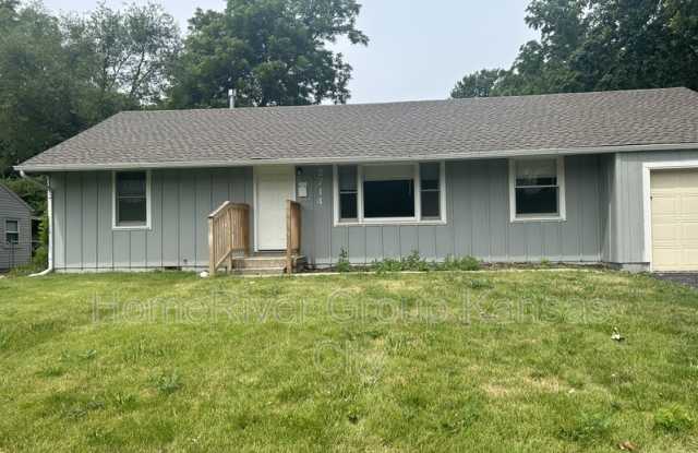 2714 S Brookside Ave - 2714 South Brookside Avenue, Independence, MO 64052