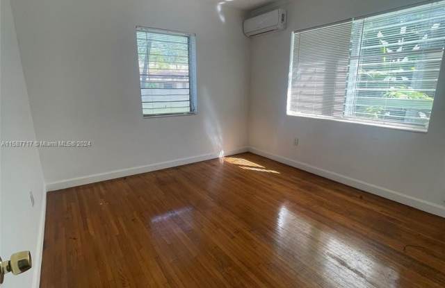 300 Mendoza Ave