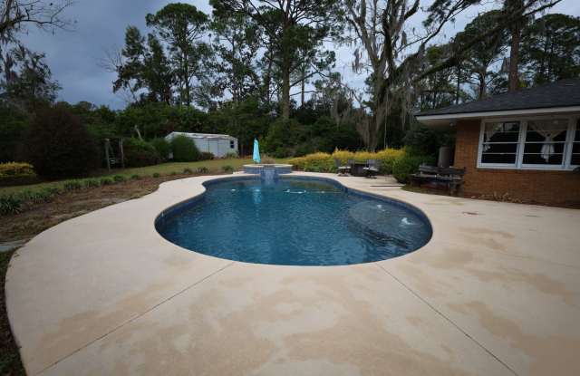 2524 Jerry Jones Drive