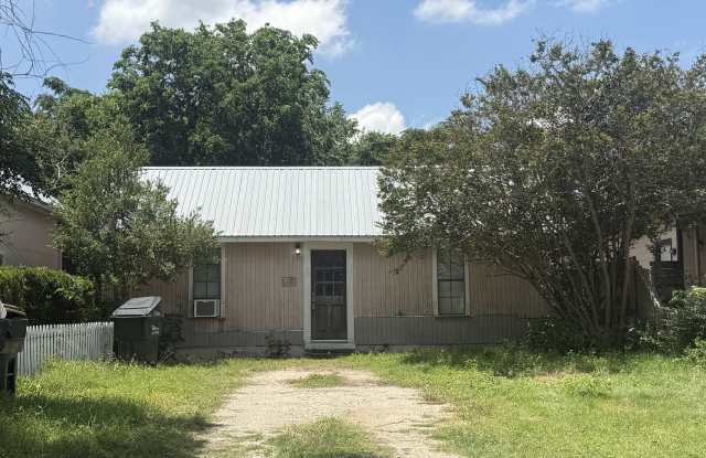 302 1/2 Burleson