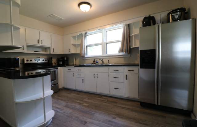 Photo of 711 4th Avenue South - 1