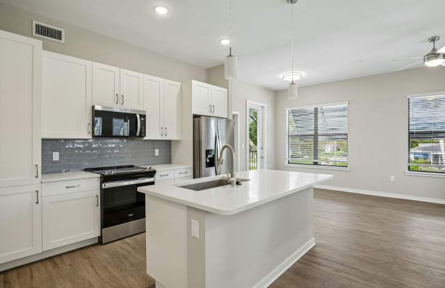 Imperial Crossing Luxury Apartment Homes