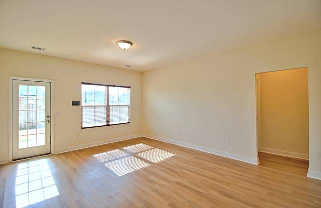 302 Mcclelland Loop Northeast