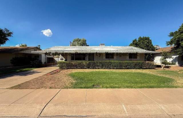 834 West 10th Street