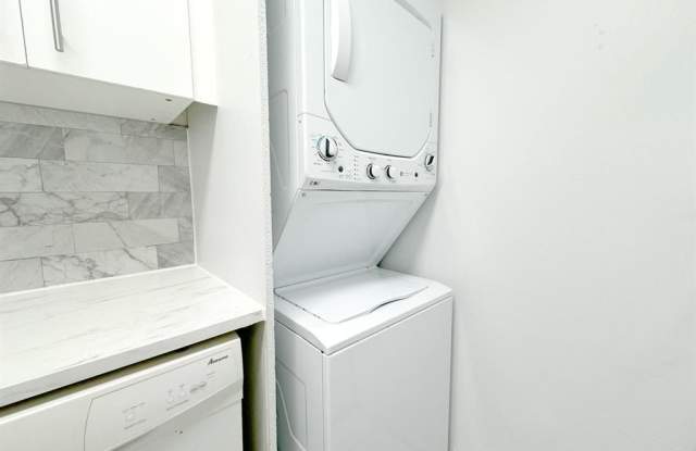 11508 Royal Palm Blvd