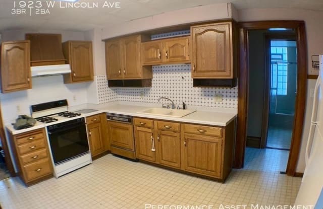 1923 W Lincoln Ave - 1923 West Lincoln Avenue, Milwaukee, WI 53215