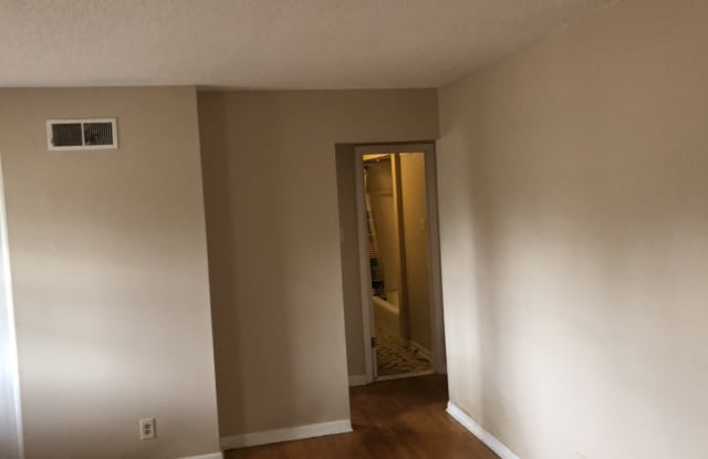 MOVE-IN SPECIAL 1/2 OFF 1ST MONTH'S RENT!!