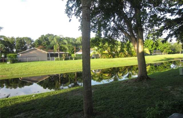 10812 Royal Palm Blvd