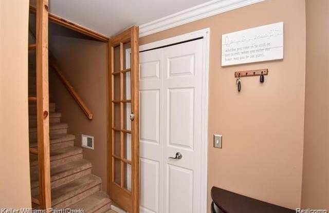 324 COUNTRY CLUB Drive