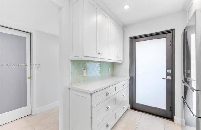 6901 Edgewater Drive