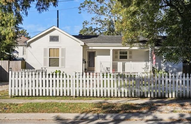 336 CARROLLTON Avenue - 336 Carrollton Avenue, Metairie, LA 70005