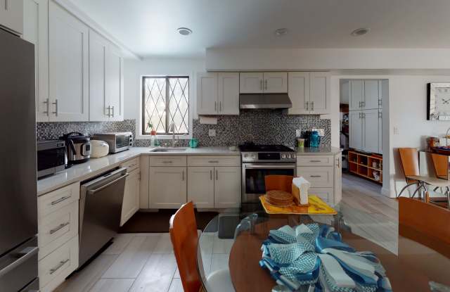 22-24 Broadlawn Park - 24