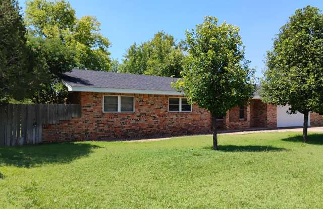 Beautiful 3 Bedroom Home, Zia School District!