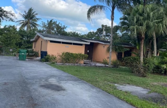 17325 SW 84th Ct - 17325 Southwest 84th Court, Palmetto Bay, FL 33157