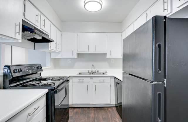 Red Rock Cove-Newly Renovated Apartment Homes