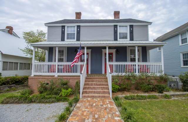 Photo of Now Preleasing for 2026–2027 – Beautifully Renovated Duplex in West Columbia