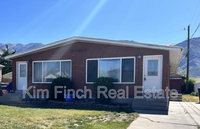 824 N 750 West - 824