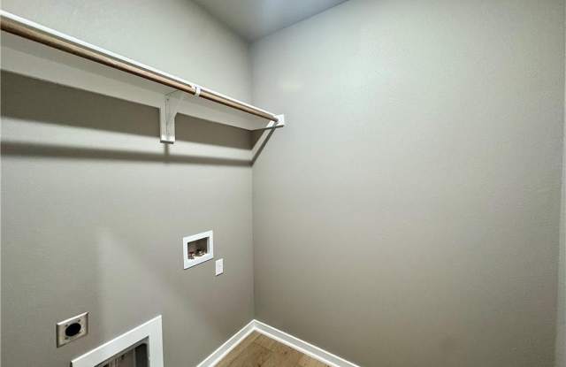 5900  SW Desert  AVE