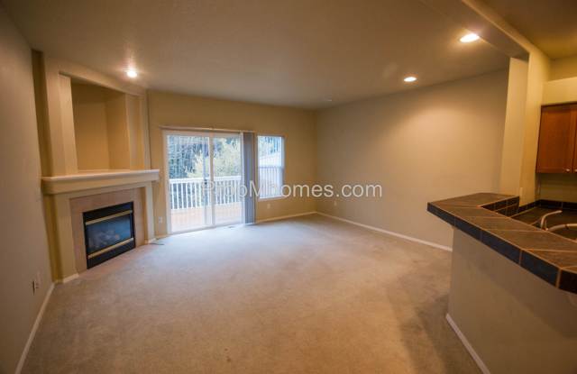 Luxury Three Bedroom, Three Bath Townhouse with Attached Garage