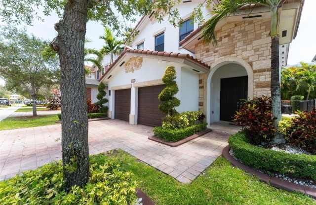 10560 NW 69 TER