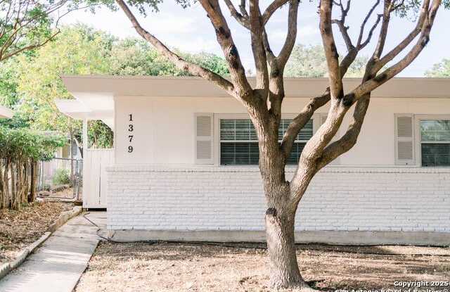 Photo of 1379 Oblate Dr