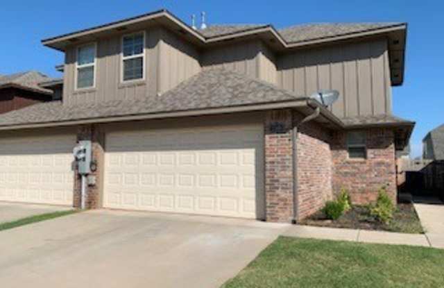 3 Bed 2.5 Bath 2 Car Garage Duplex