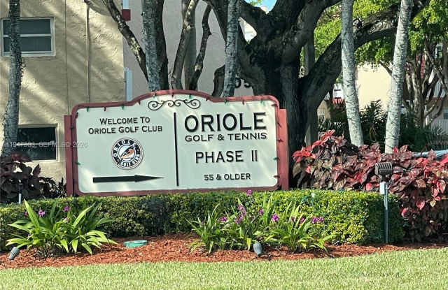 1015 Country Club Dr