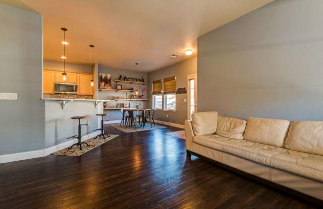 Don’t Miss This Gorgeous Fort Collins Condo – Bright, Spacious  Modern!