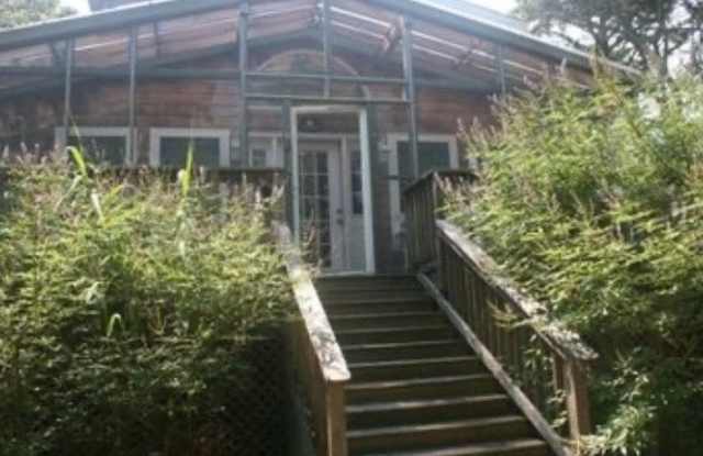 201 Cottage Walk