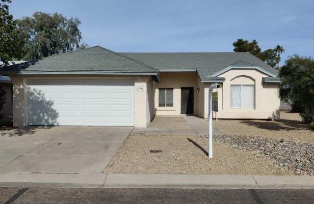 Single Family 4 Bedrooms Residence in Pasadena Ave. - 10246 West Pasadena Avenue, Phoenix, AZ 85307