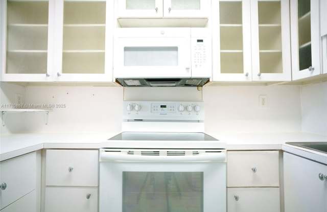 Photo of 1925 Brickell Ave