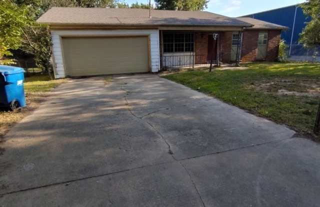 Photo of Beautiful 3 bedroom 1.5 bath with a 2 car garage