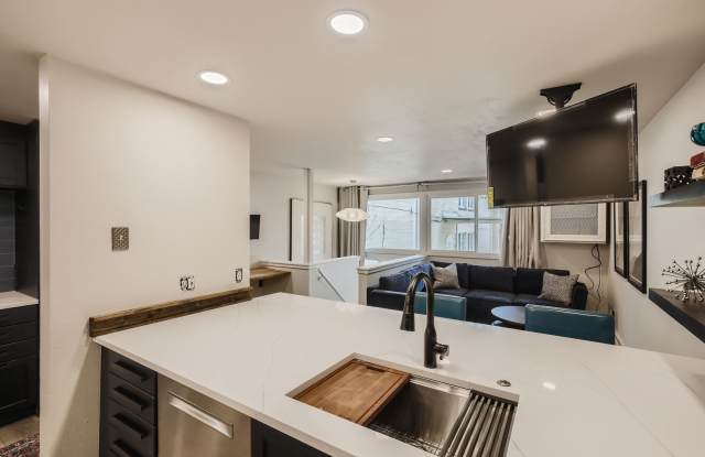 Photo of Central 1 BDR / 1 BA Condo in Boulder