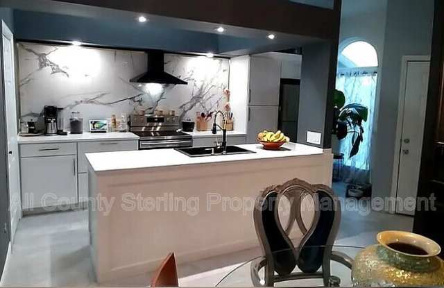 3836 SW 30th Terrace