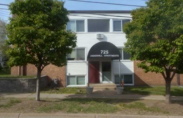 725 Wayzata Blvd E