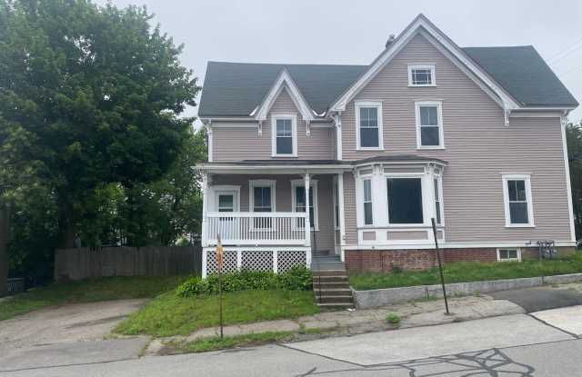 463 Lake Ave