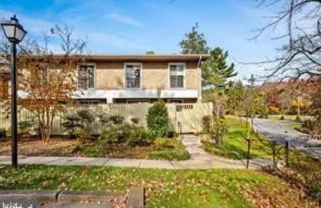 2 HAMLET HILL Road