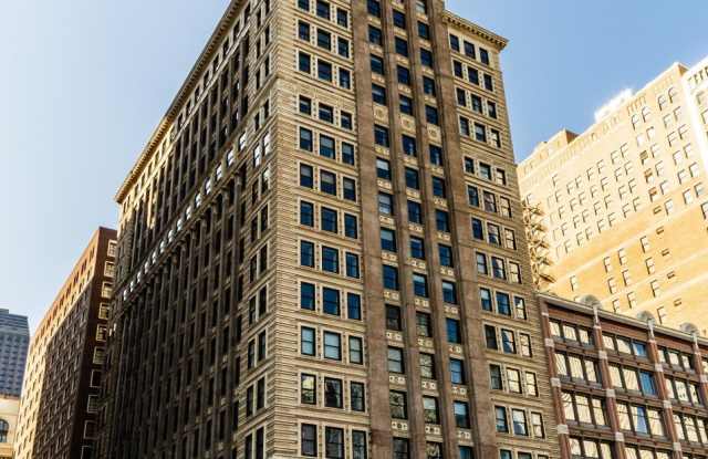 6 N Michigan Avenue